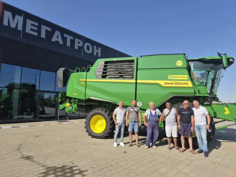 Нов комбайн John Deere на ВЗК Христо Ботев Бургас пред базата на Мегатрон